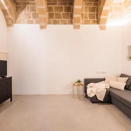 Apartment 1br Near St John's Cocathedral