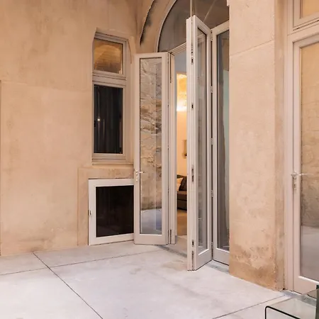 1br Near St John's Cocathedral Valletta